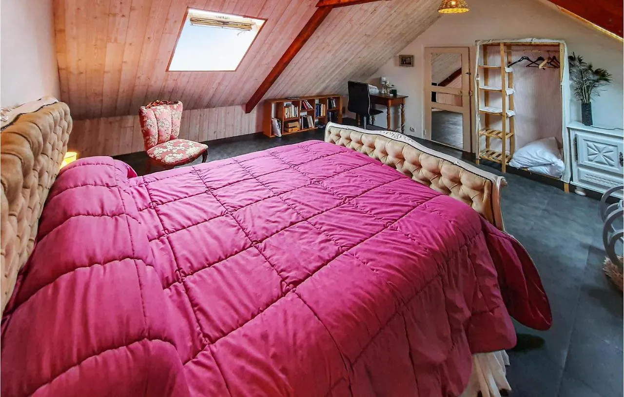 Gorgeous Apartment In Vilde-La-Marine, Hirel Saint-Benoît-des-Ondes